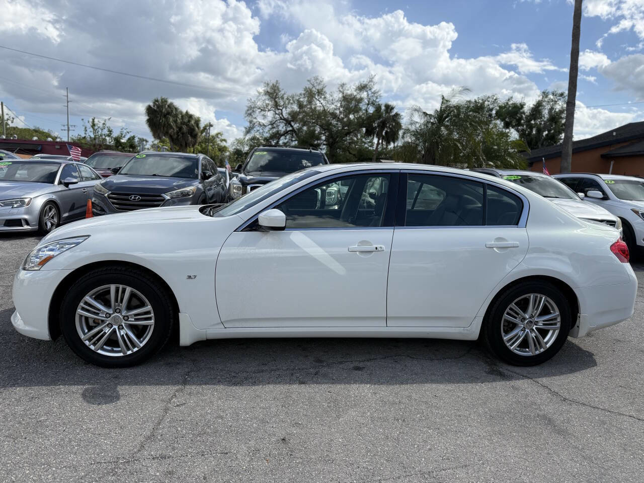 Used 2015 INFINITI Q40 w/ Moonroof Package image 4
