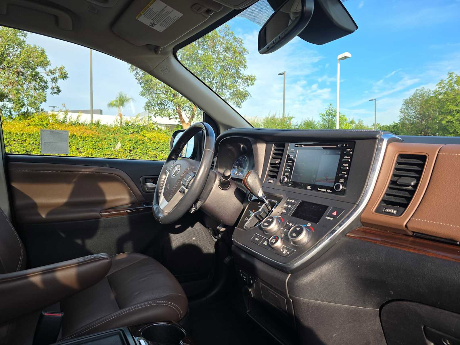 Used 2019 Toyota Sienna Limited image 10