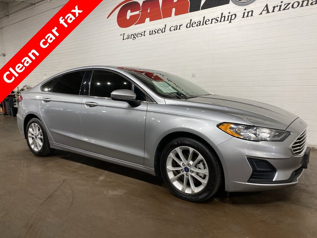 Used 2020 Ford Fusion SE image 2