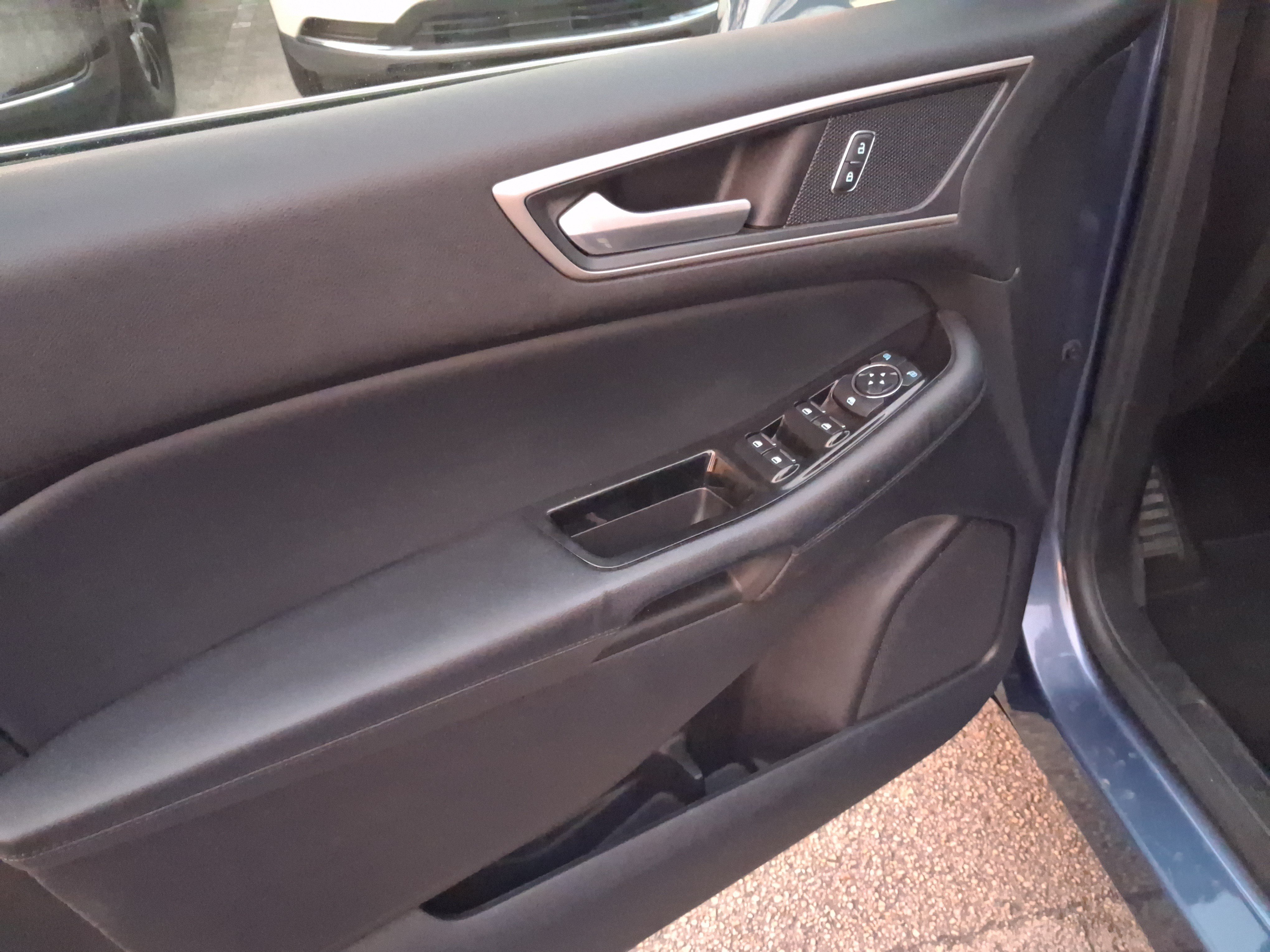 Used 2019 Ford Edge SEL w/ Equipment Group 201A FWD image 11