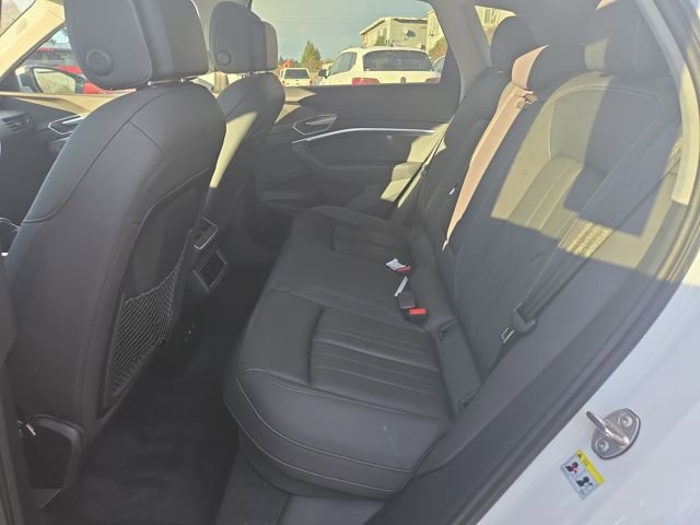 Used 2021 Audi e-tron Premium Plus w/ Premium Plus Package image 11