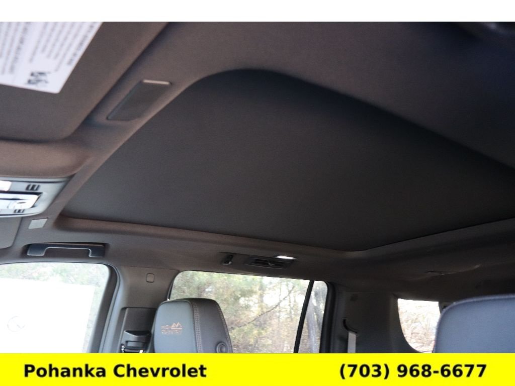 New 2026 Chevrolet Suburban High Country AWD/4WD image 18