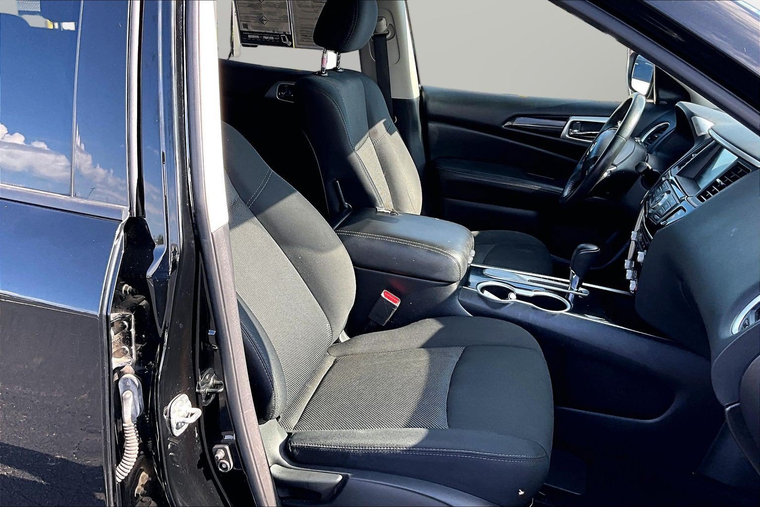 Used 2020 Nissan Pathfinder SV FWD image 7