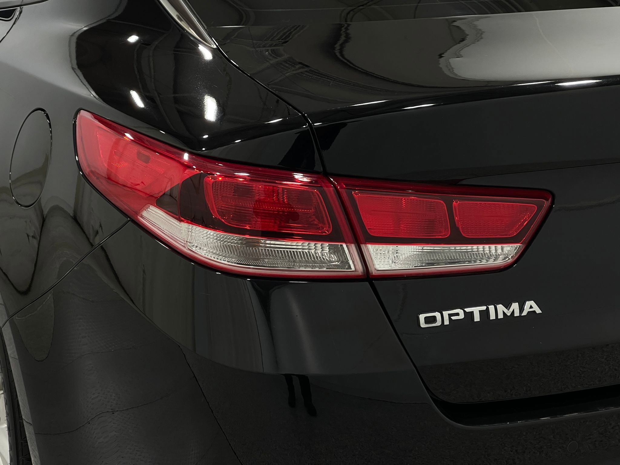 Used 2018 Kia Optima LX w/ 17" Alloy Wheels Package image 31
