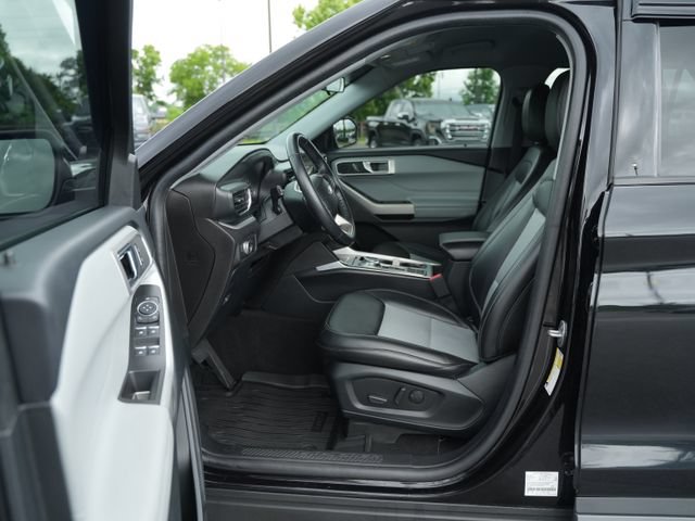 Used 2022 Ford Explorer XLT w/ Equipment Group 202A RWD image 12