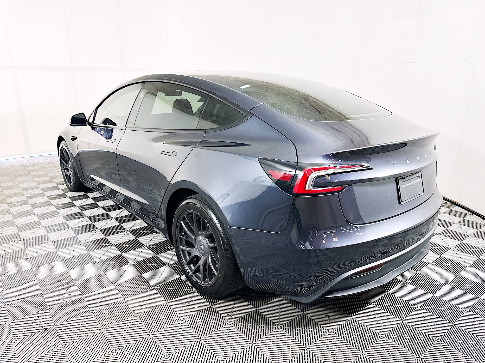 Used 2024 Tesla Model 3 Standard Range RWD image 5