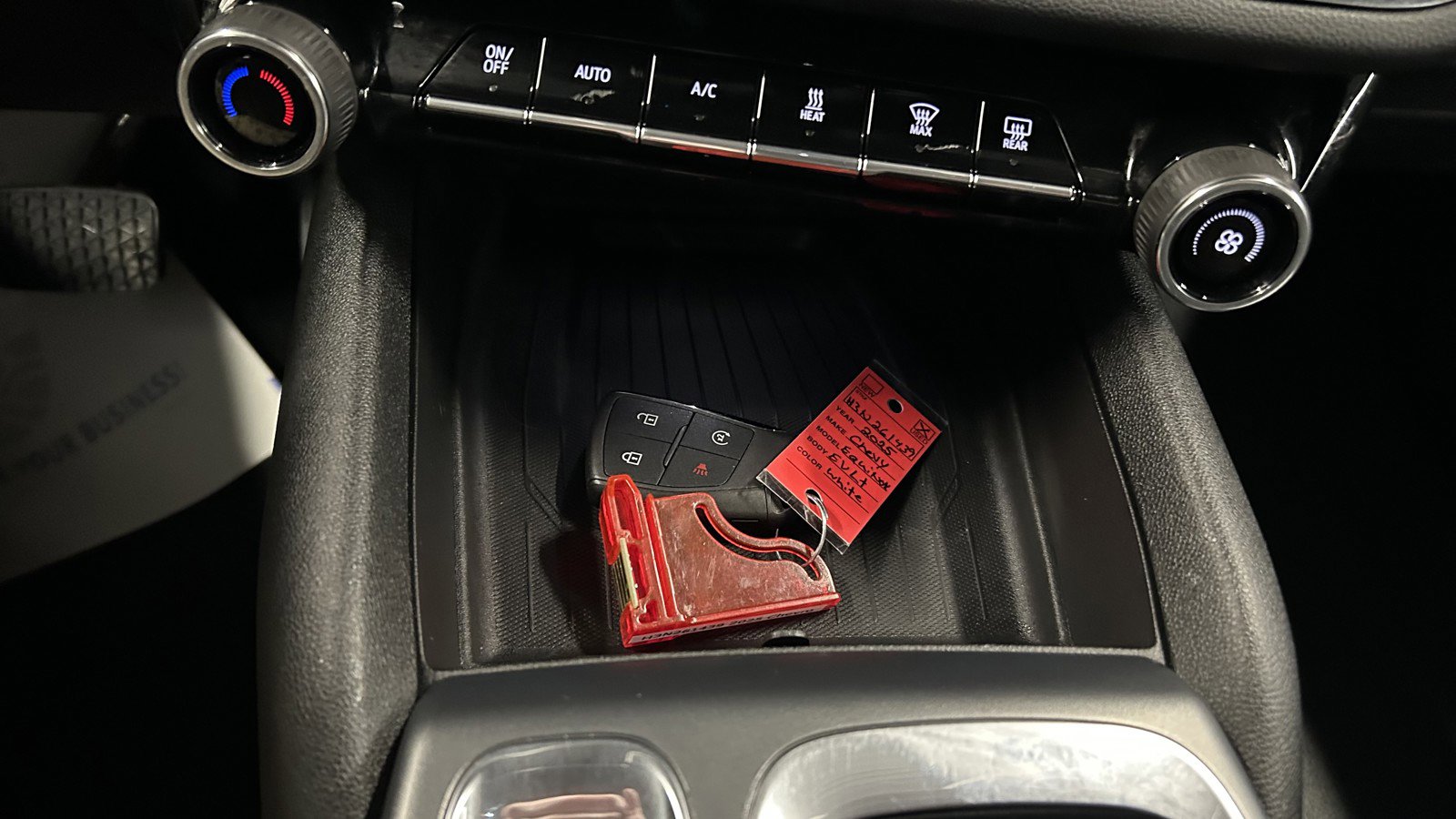 Used 2025 Chevrolet Equinox EV LT w/ Comfort Package image 32