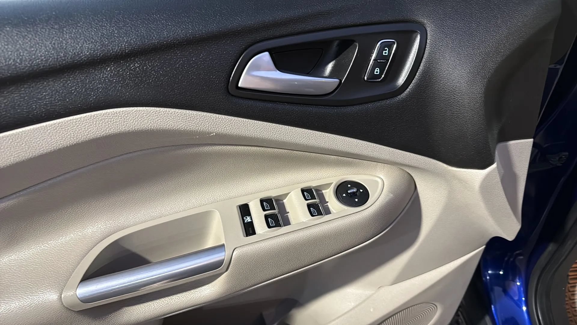 Used 2015 Ford Escape SE w/ Equipment Group 201A AWD/4WD image 16