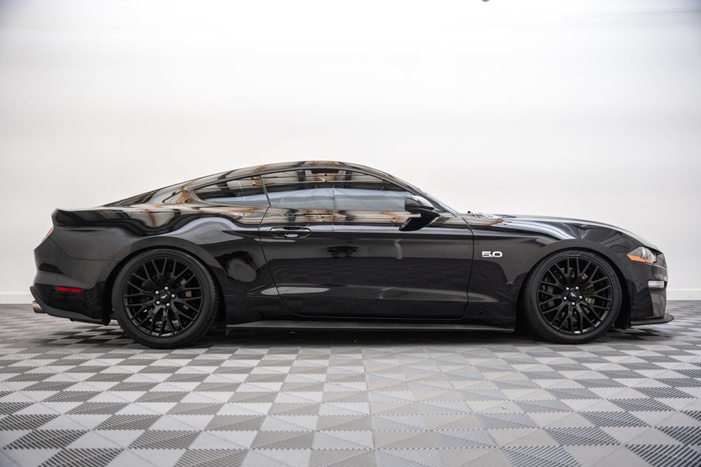 Used 2018 Ford Mustang GT w/ GT Performance Package RWD image 4
