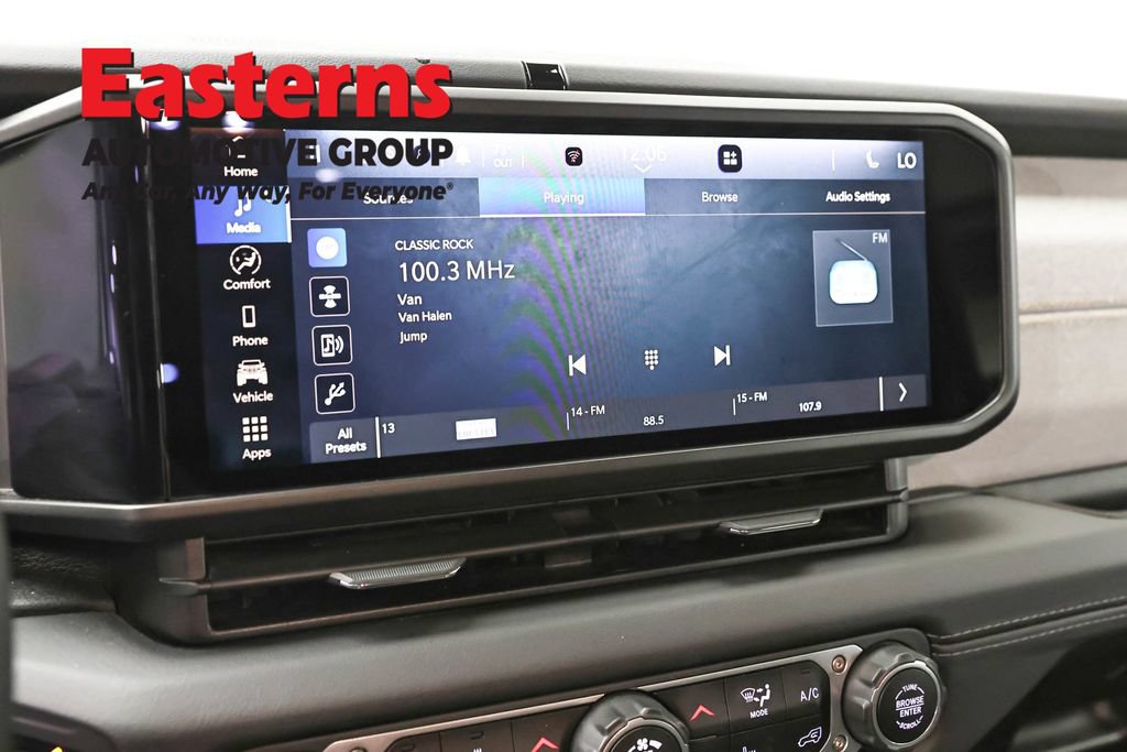 Used 2025 Jeep Wrangler Unlimited Sahara AWD/4WD image 19