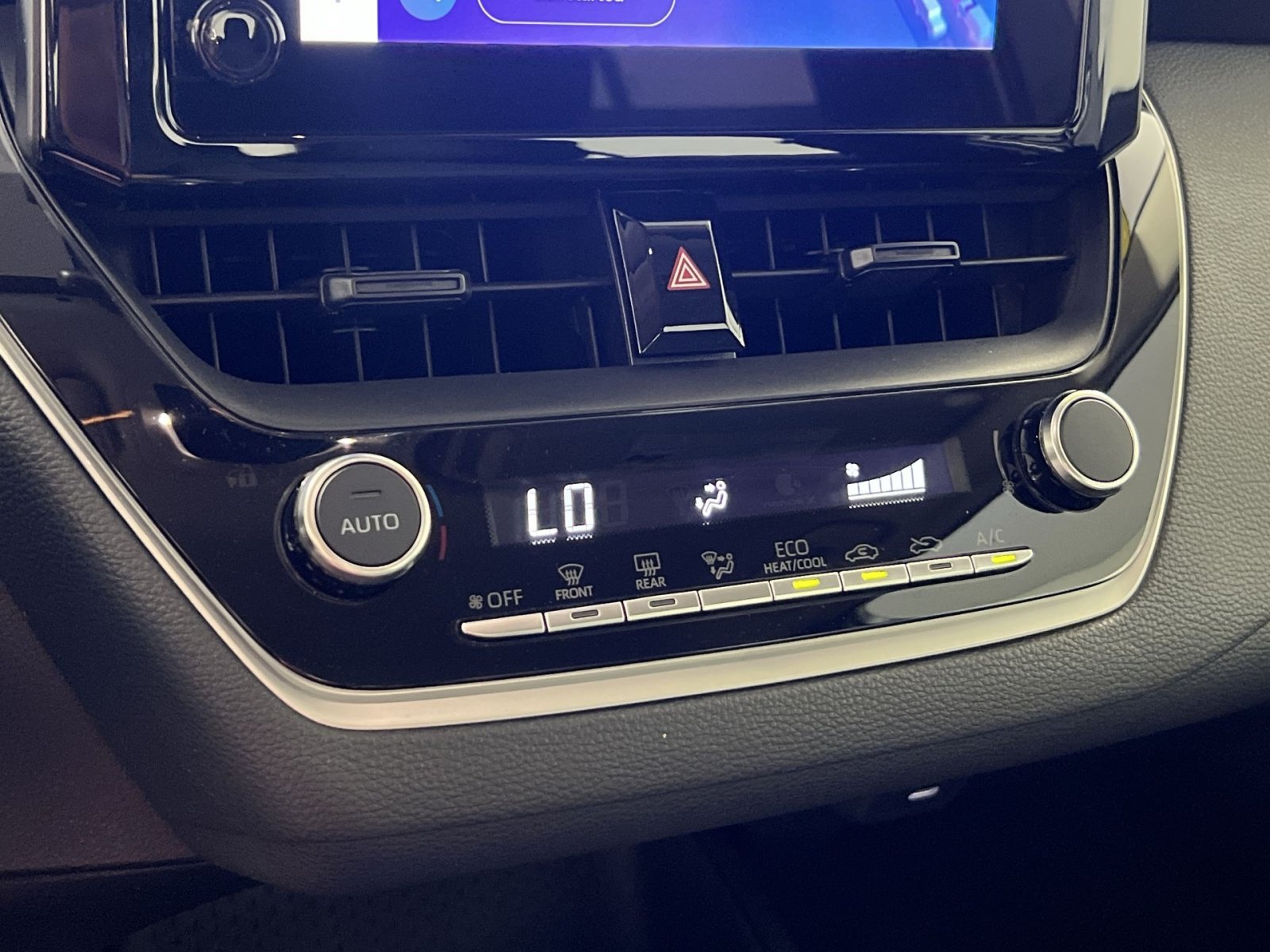 Used 2025 Toyota Corolla LE FWD image 21