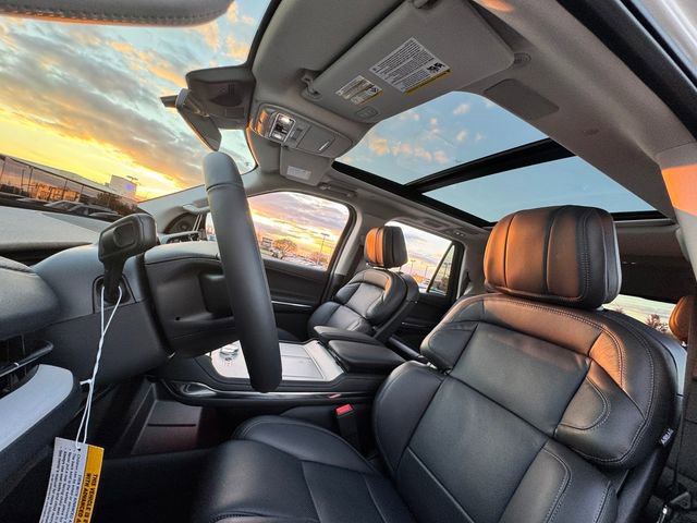 New 2025 Lincoln Navigator Reserve image 30