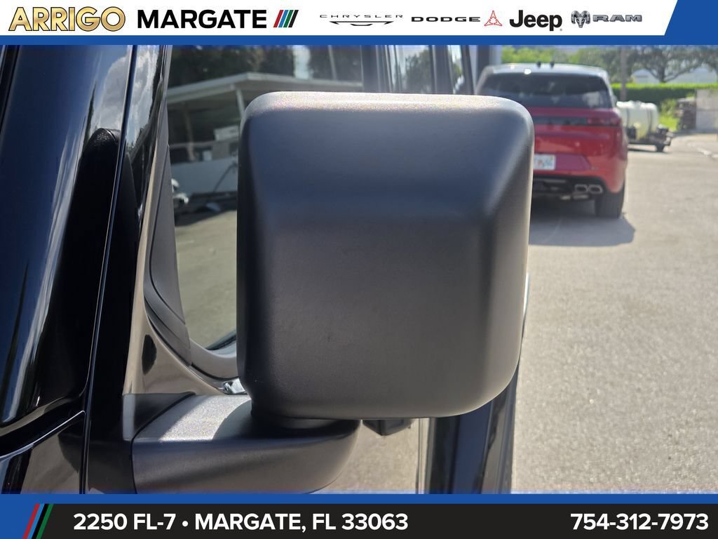 Used 2025 Jeep Wrangler Unlimited Sahara w/ Safety Group AWD/4WD image 12