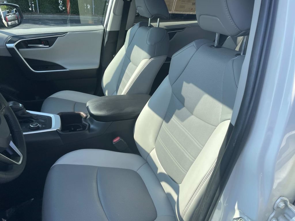 Used 2022 Toyota RAV4 Limited AWD/4WD image 25