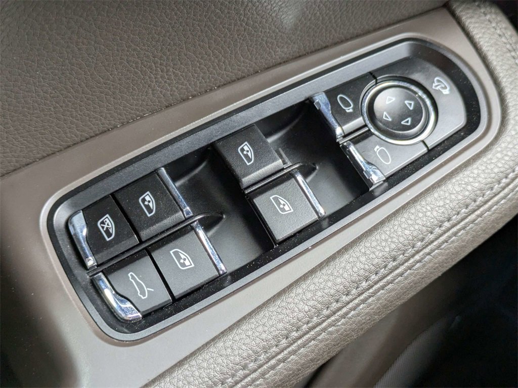 Used 2022 Porsche Macan S w/ Premium Package Plus image 25