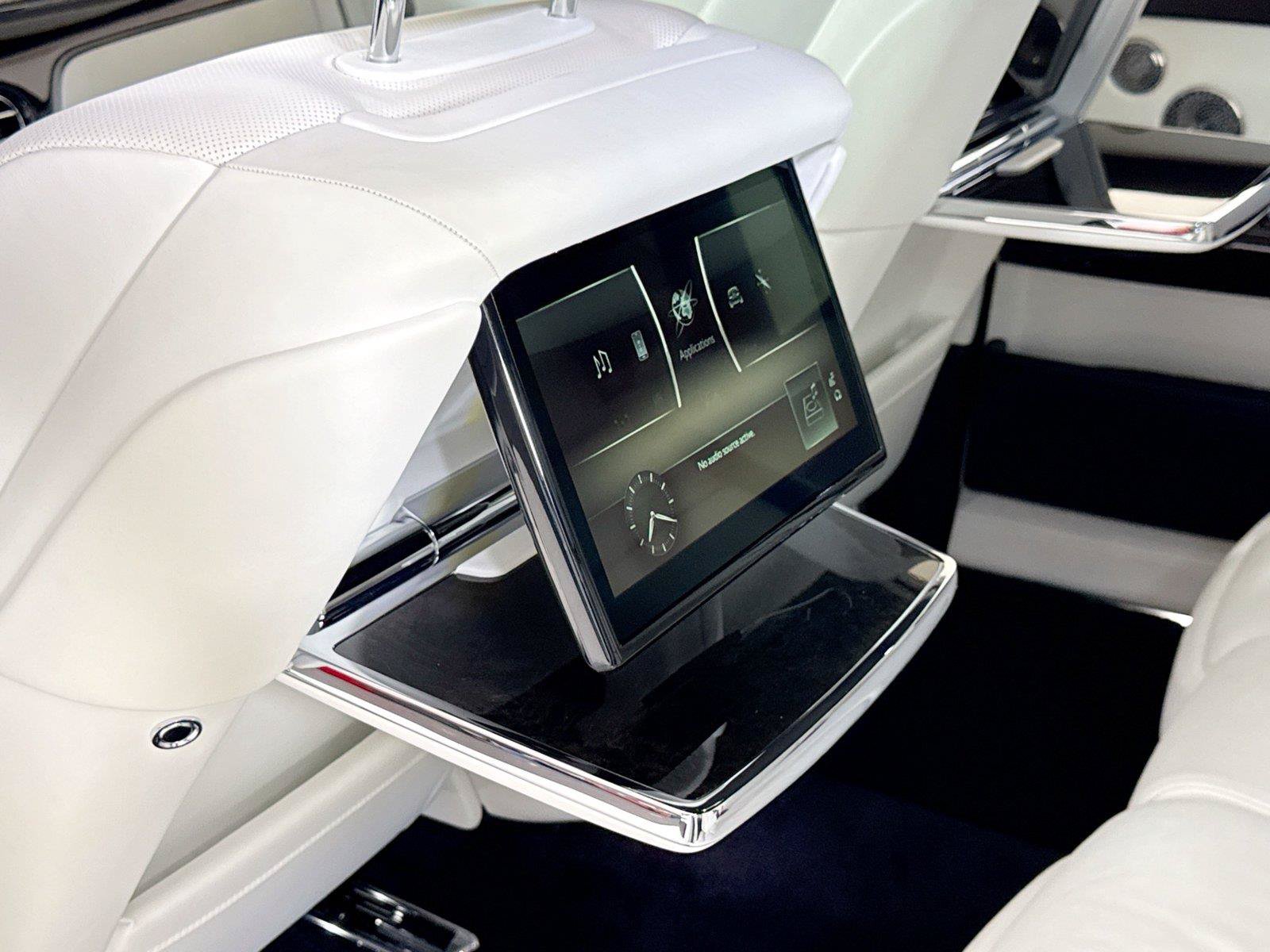 Used 2023 Rolls-Royce Phantom Sedan RWD image 28
