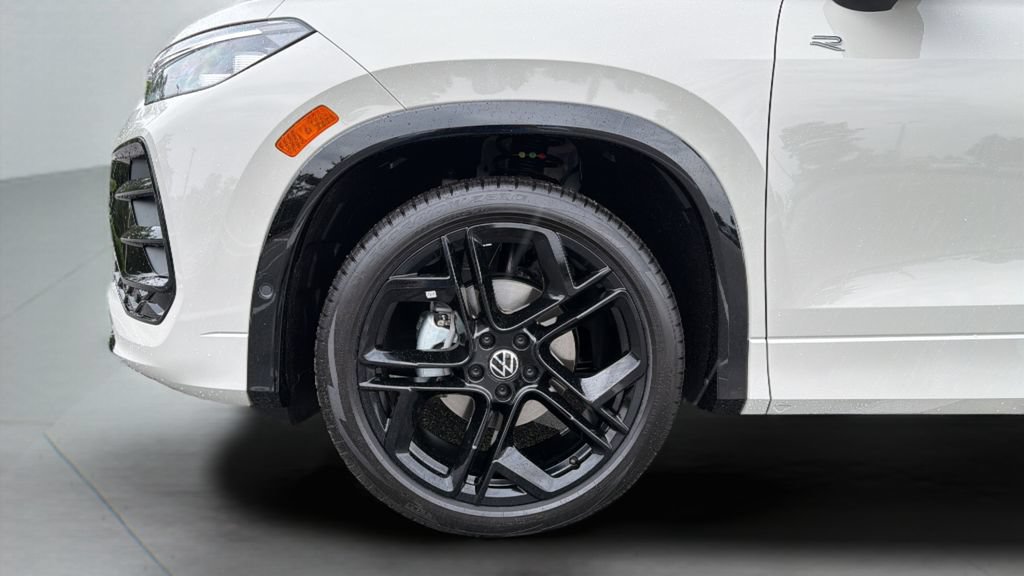 New 2026 Volkswagen Tiguan SE R-Line FWD image 10