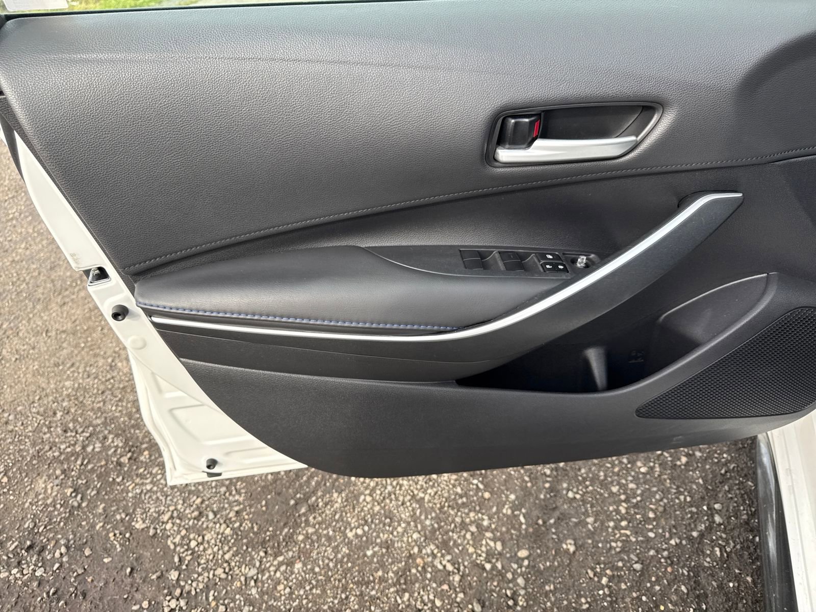 Used 2020 Toyota Corolla SE w/ Carpet Mat Package (TMS) image 10