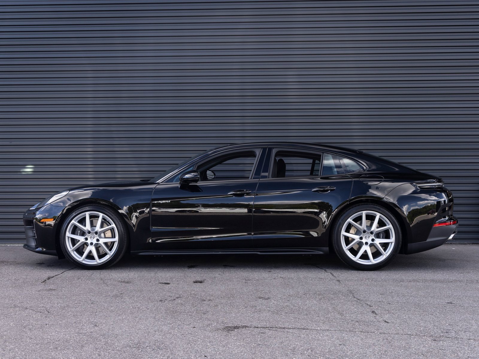 New 2025 Porsche Panamera 4 image 2