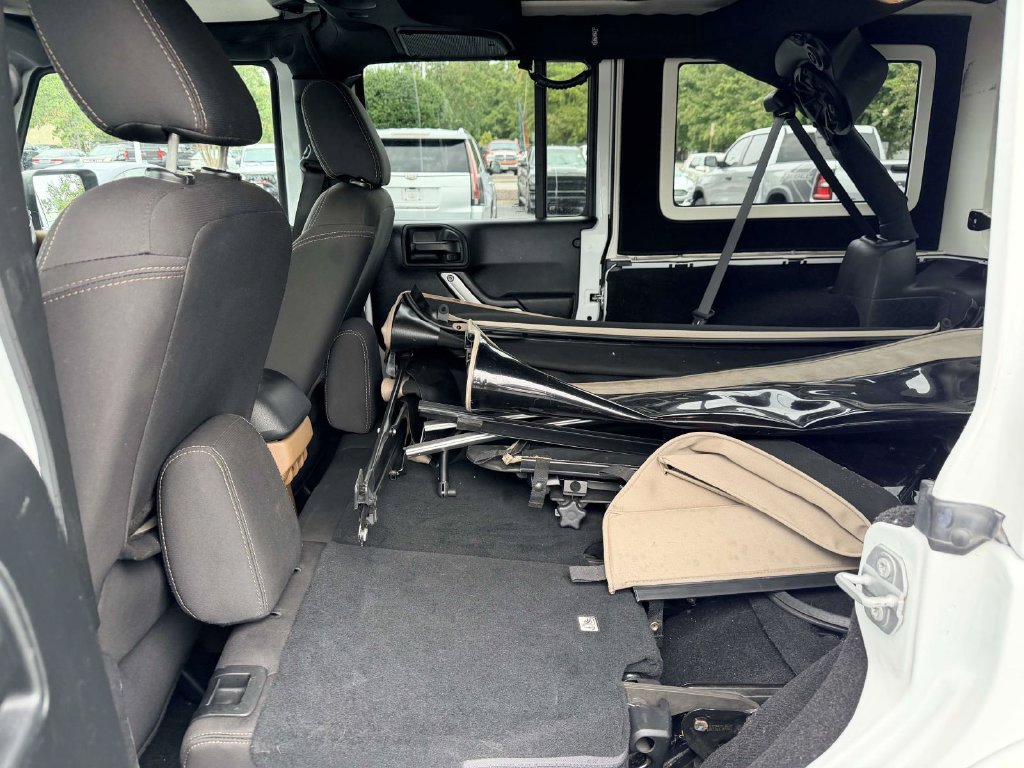 Used 2017 Jeep Wrangler Unlimited Sahara AWD/4WD image 12