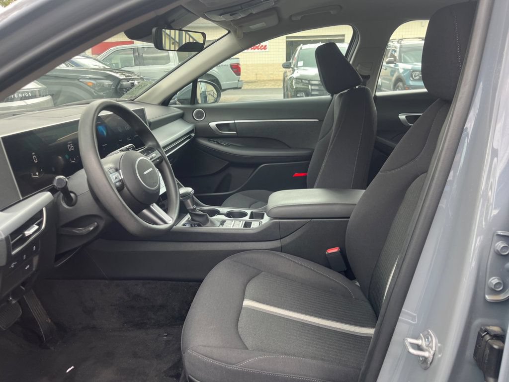 Used 2025 Hyundai Sonata SE FWD image 2