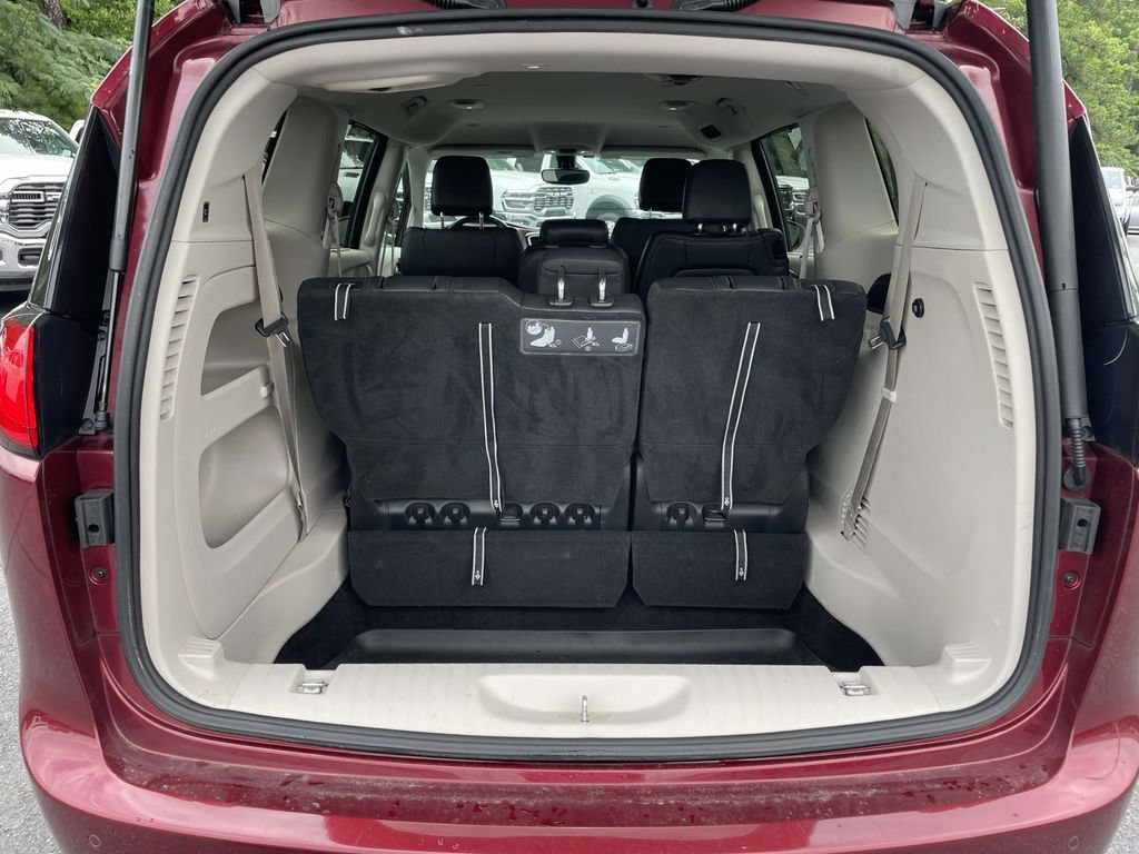 Certified 2017 Chrysler Pacifica Touring-L FWD image 40