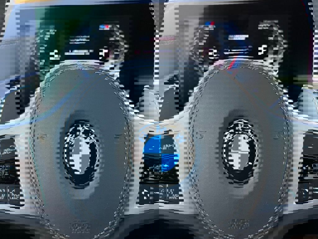 Used 2025 BMW X5 M60i image 32