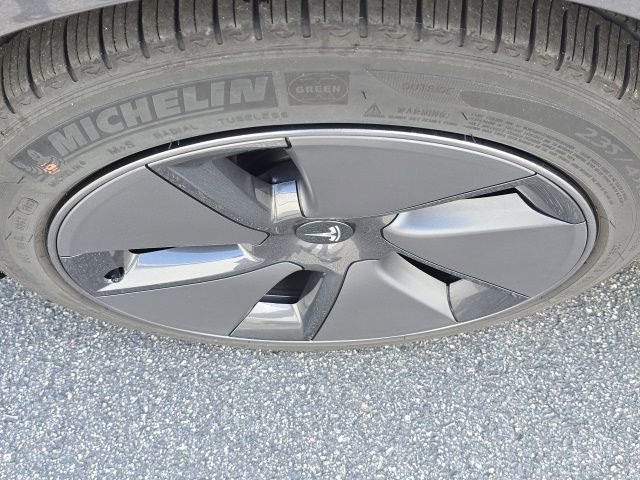 Used 2023 Tesla Model 3 Standard Range image 26