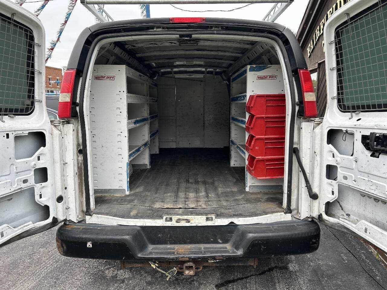 Used 2011 Chevrolet Express 2500 Extended RWD image 14