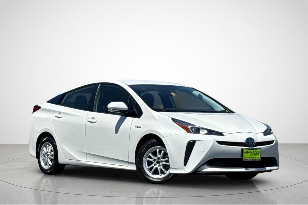 Used 2020 Toyota Prius LE FWD image 2
