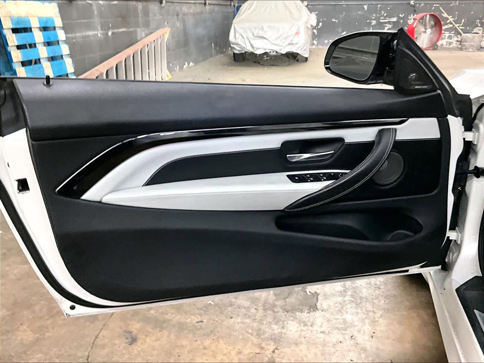 Used 2018 BMW M4 Convertible image 23