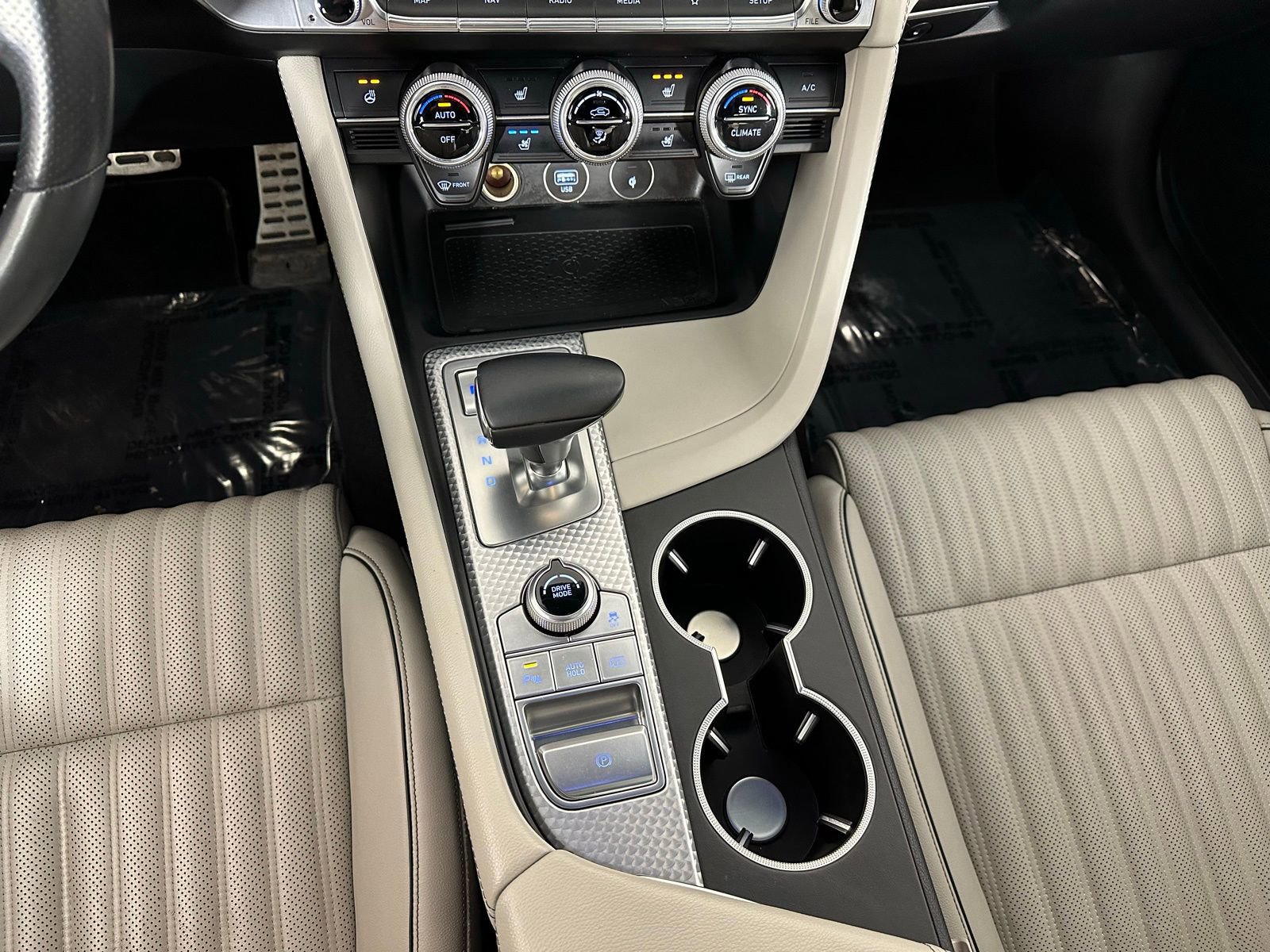 Used 2023 Genesis G70 2.0T w/ Sport Prestige Package image 16