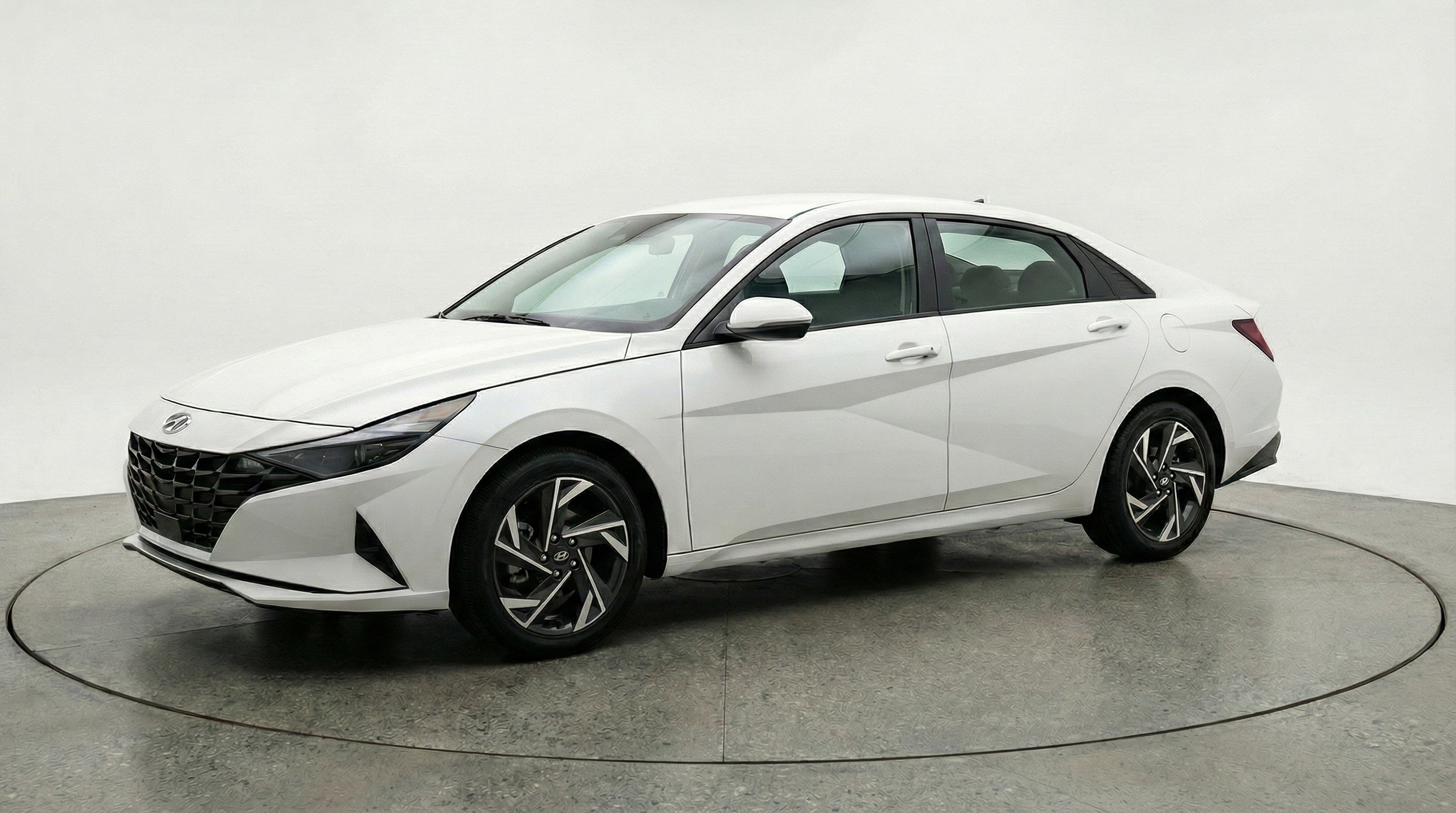 Used 2025 Hyundai Elantra SEL FWD image 3