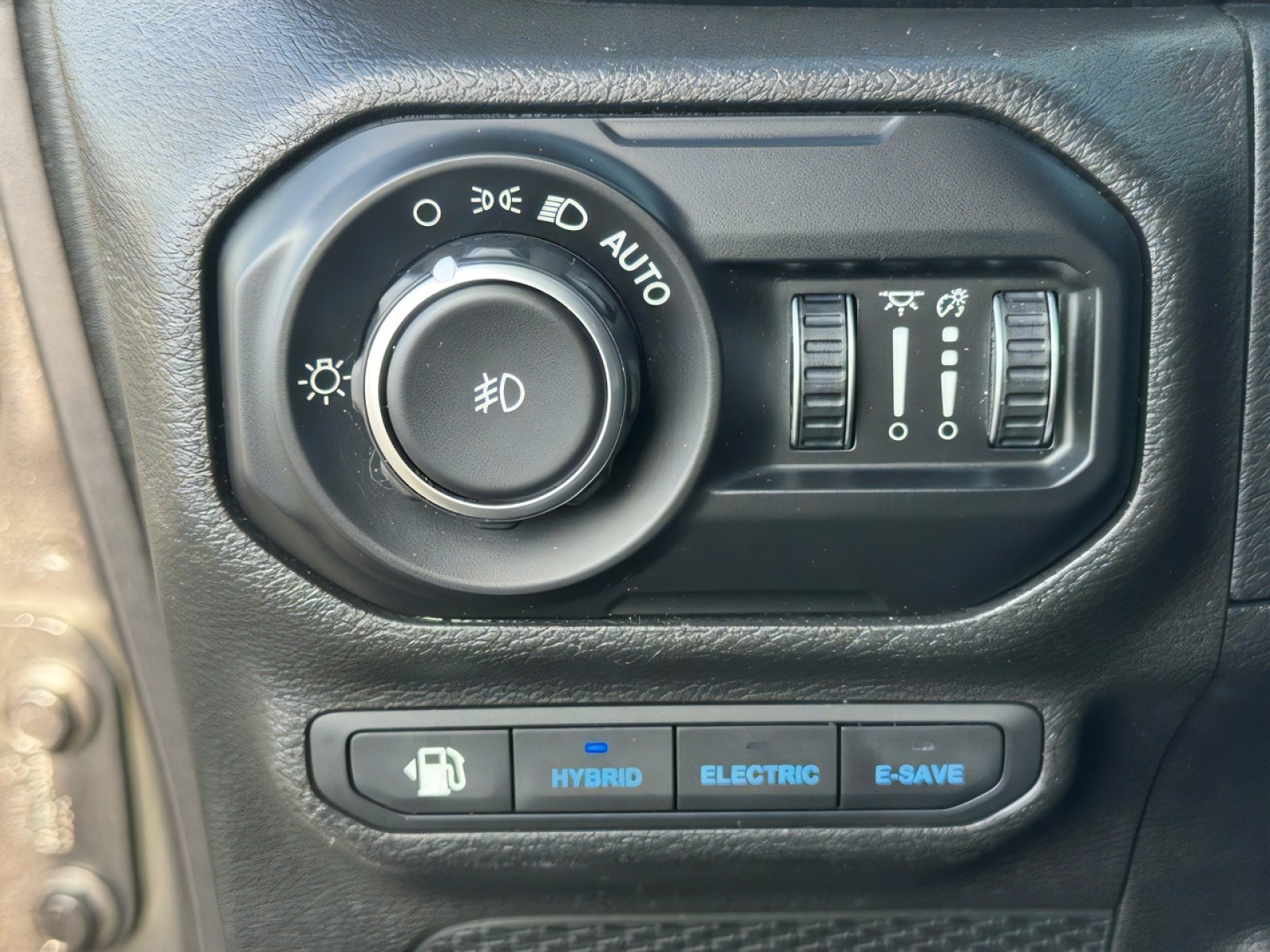 Used 2021 Jeep Wrangler Unlimited Sahara w/ Cold Weather Group image 23