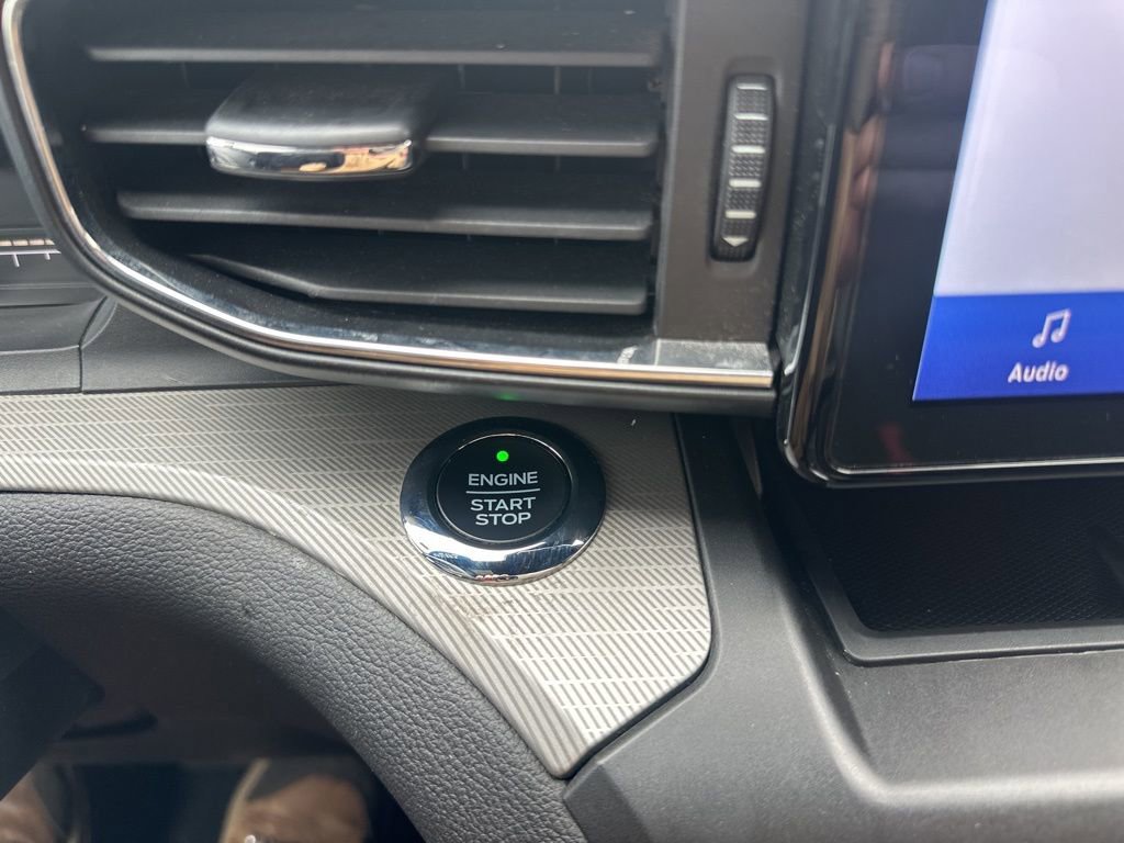 Used 2020 Ford Explorer XLT w/ Equipment Group 202A image 18