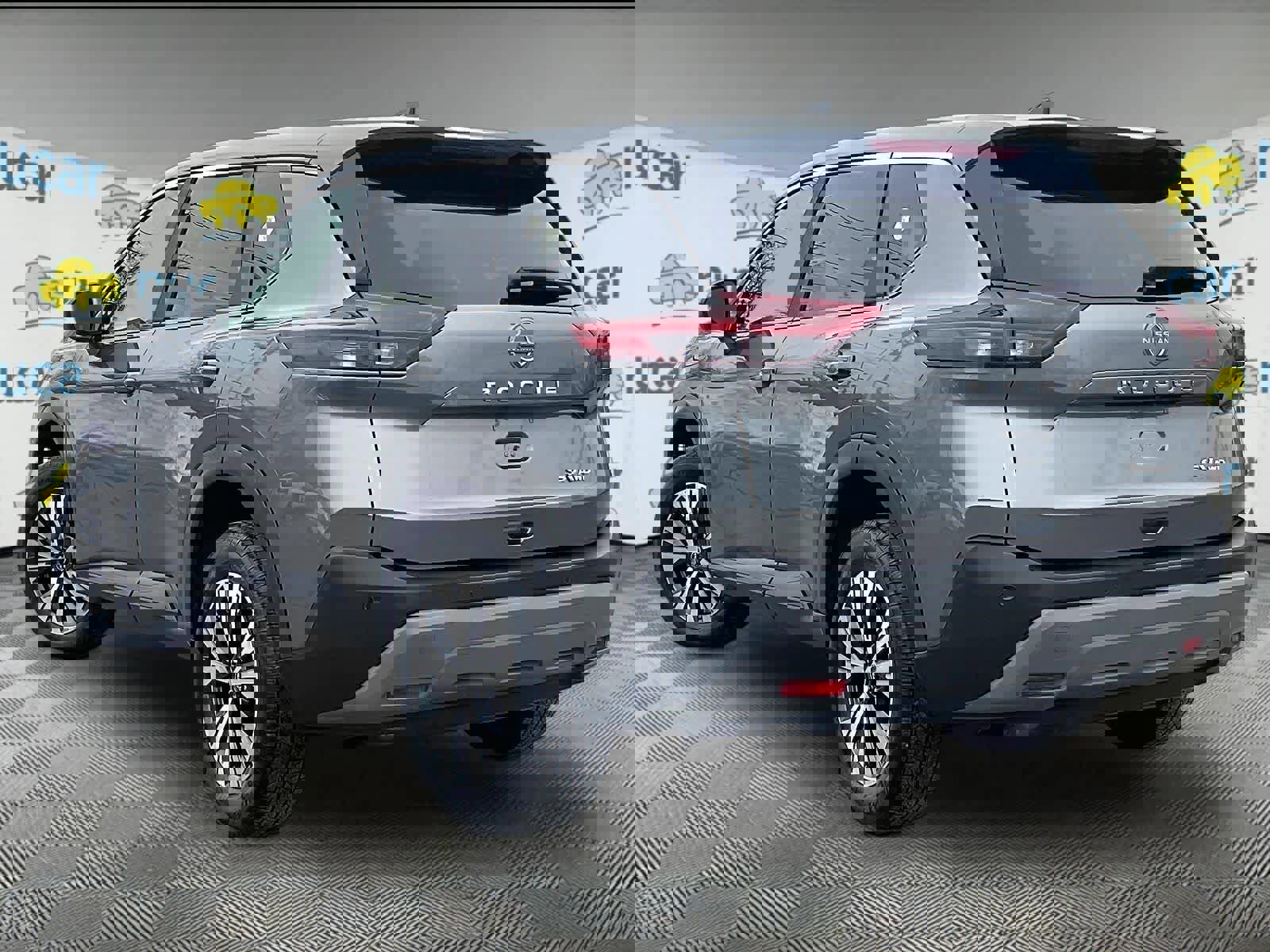 Used 2022 Nissan Rogue SV image 4