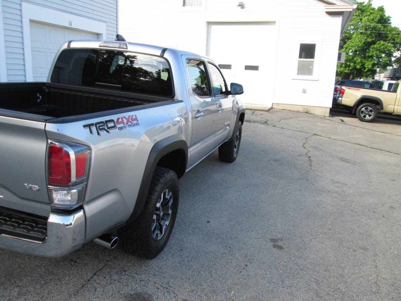 Used 2021 Toyota Tacoma TRD Off-Road AWD/4WD image 8