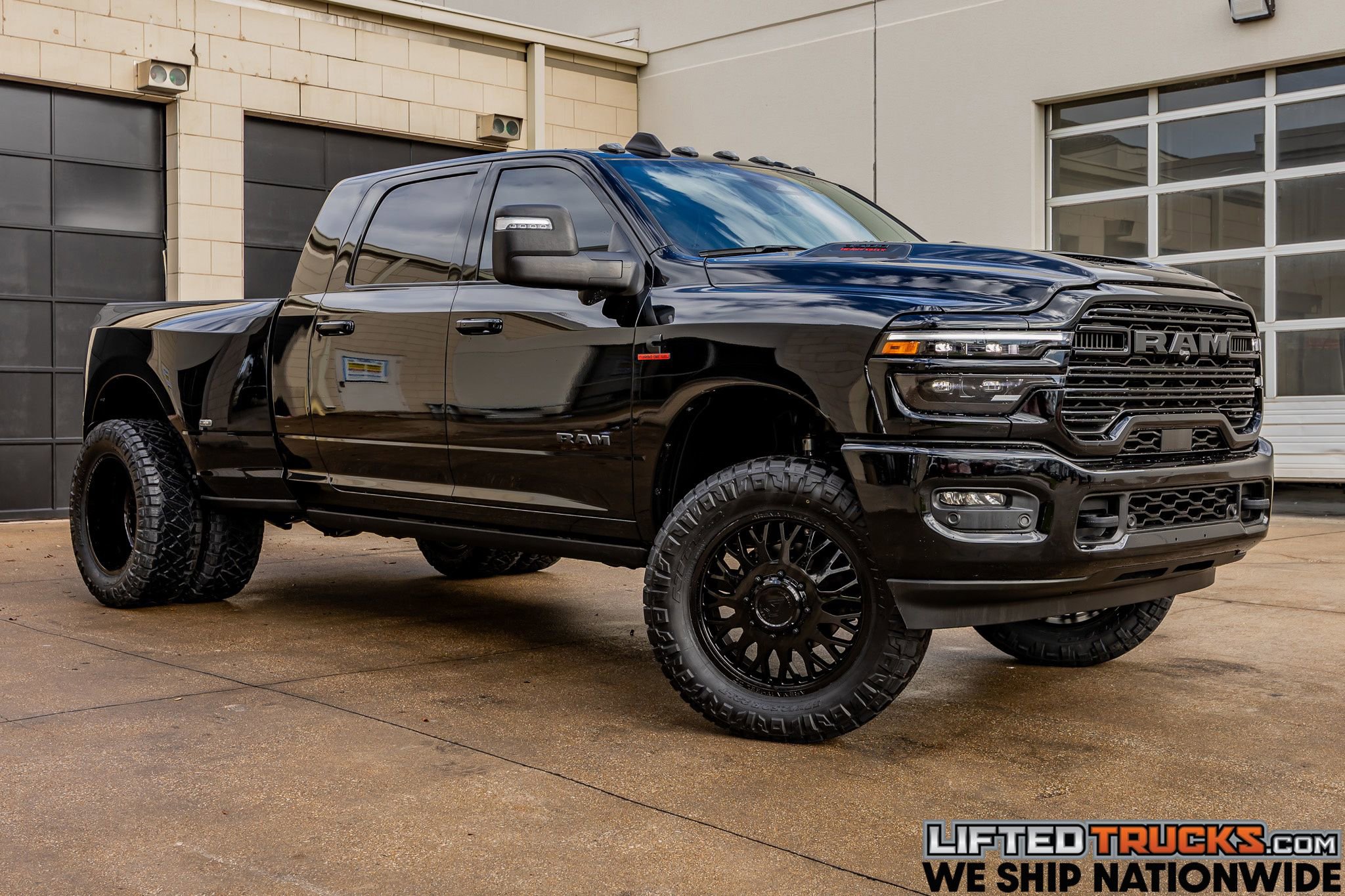 Used 2025 RAM 3500 Laramie image 1