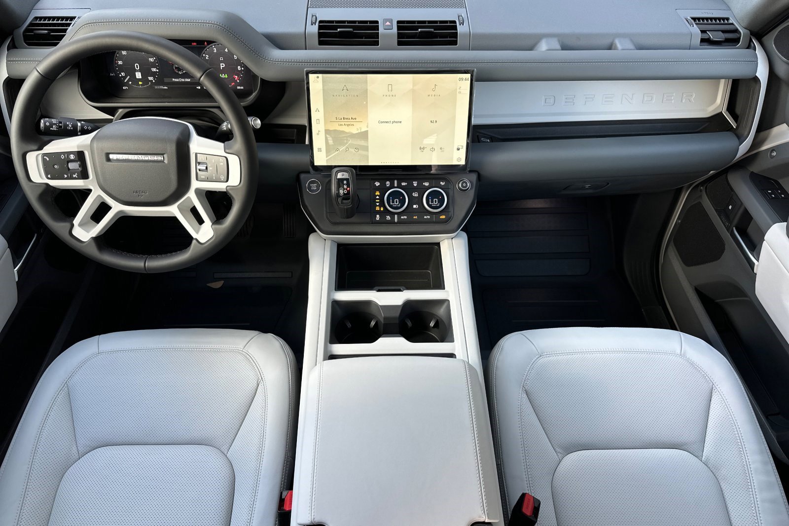New 2026 Land Rover Defender 110 X-Dynamic SE image 25