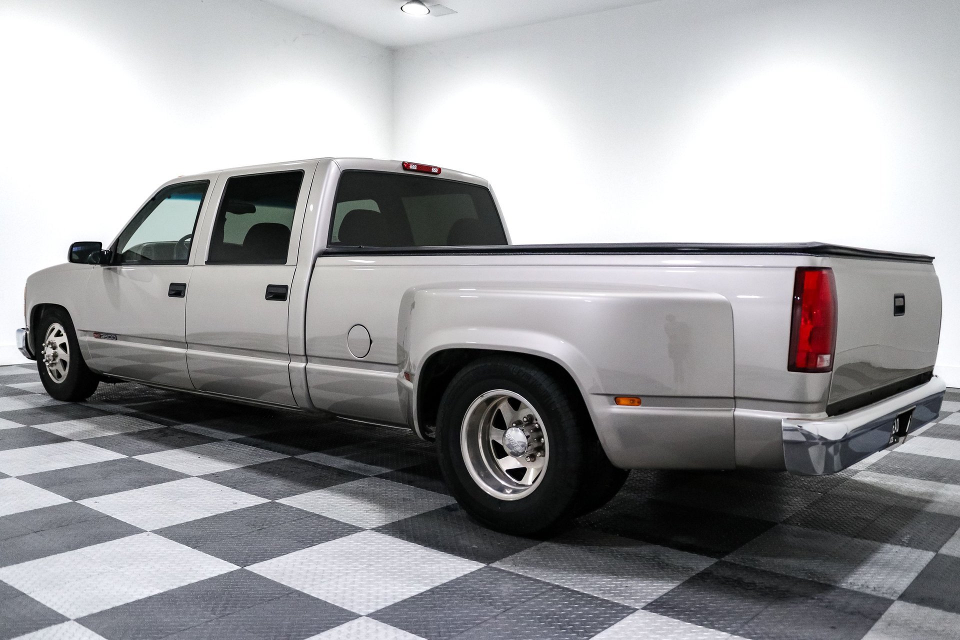 Used 2000 GMC Sierra 3500 2WD Crew Cab w/ SLE Marketing Option Pkg 3 image 4
