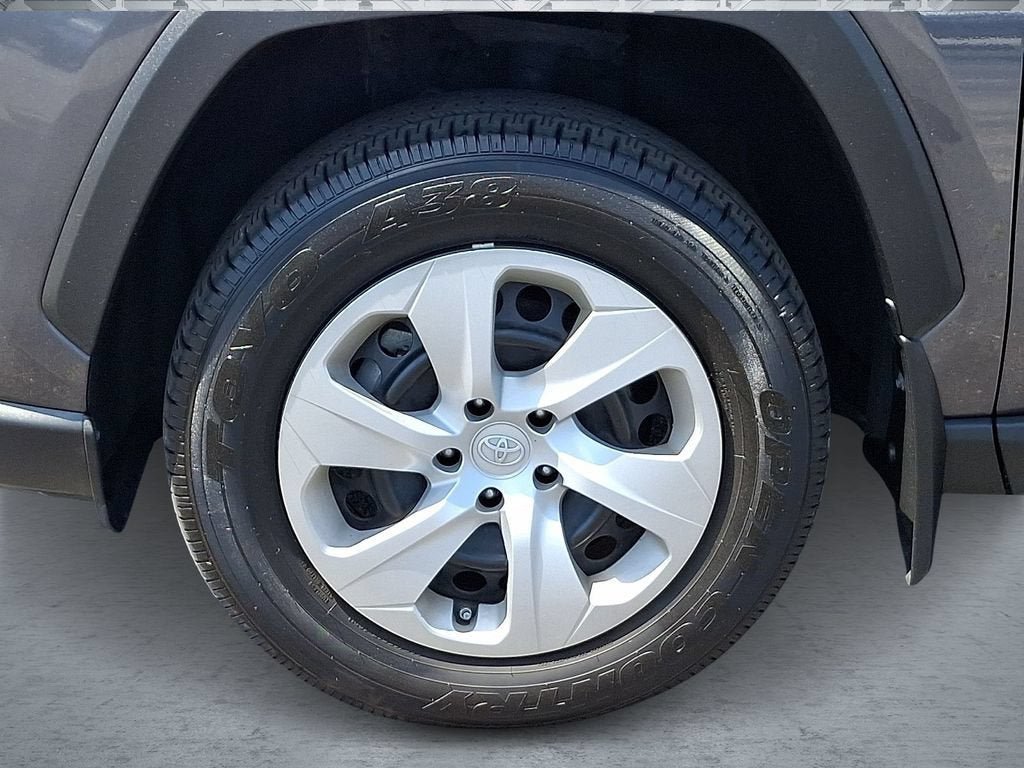 Used 2024 Toyota RAV4 LE AWD/4WD image 10