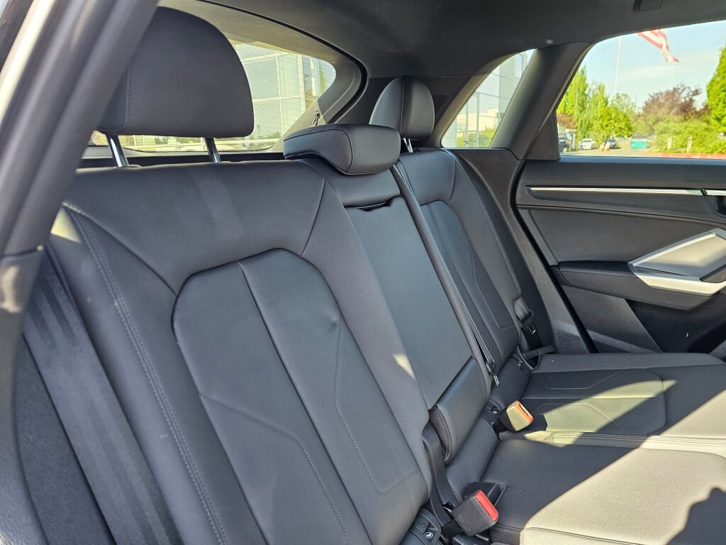 Used 2022 Audi Q3 2.0T Premium w/ Convenience Package AWD/4WD image 16