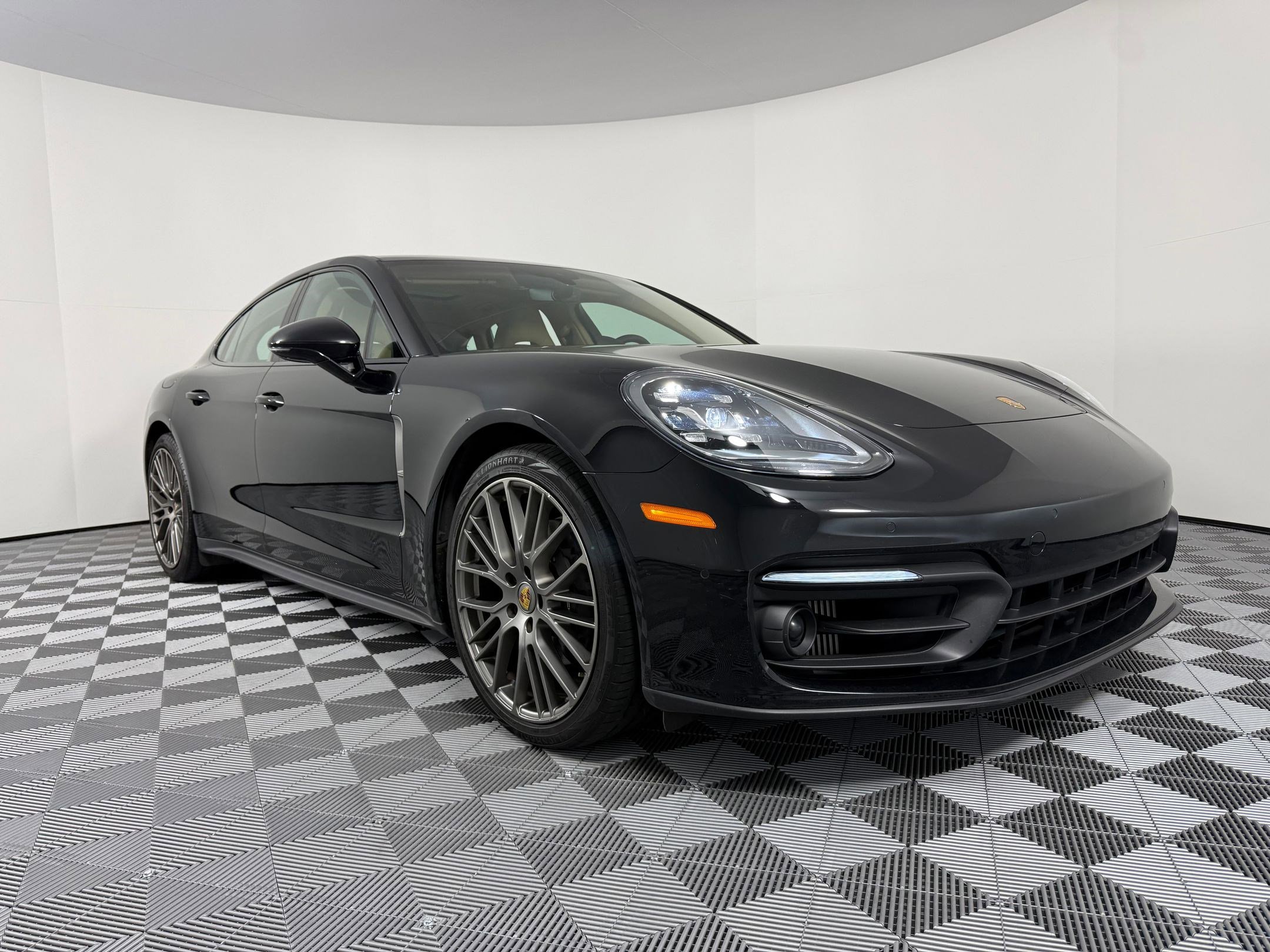 Used 2023 Porsche Panamera Platinum Edition image 7