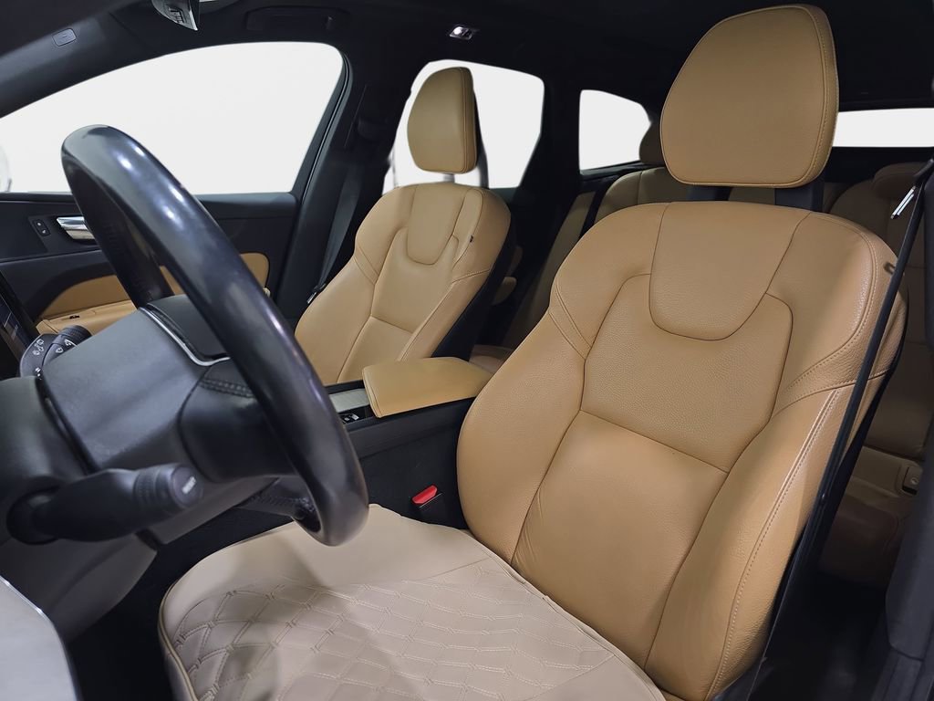 Used 2018 Volvo XC60 T6 Inscription w/ Convenience Package image 16