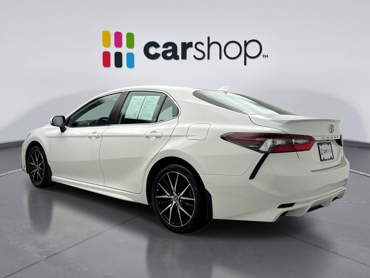 Used 2023 Toyota Camry SE AWD/4WD image 3