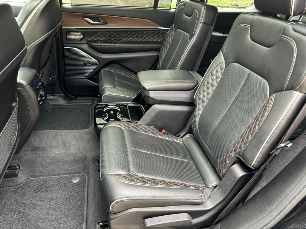 Used 2021 Jeep Grand Cherokee L Summit w/ Luxury Tech Group V image 17