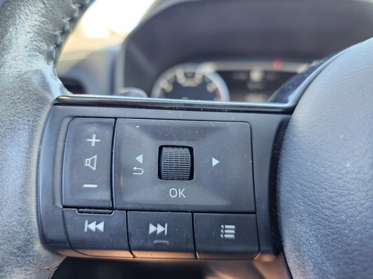 Used 2021 Nissan Rogue SL w/ Premium Package image 13