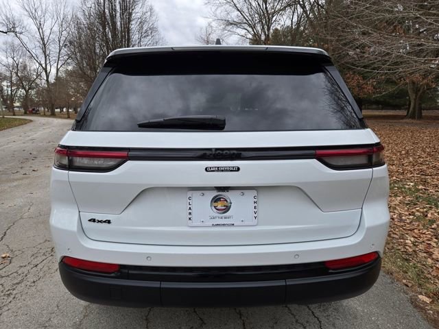 Used 2025 Jeep Grand Cherokee Altitude image 5