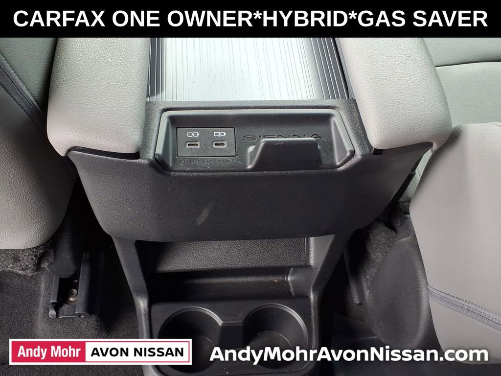 Used 2025 Toyota Sienna XLE FWD image 35