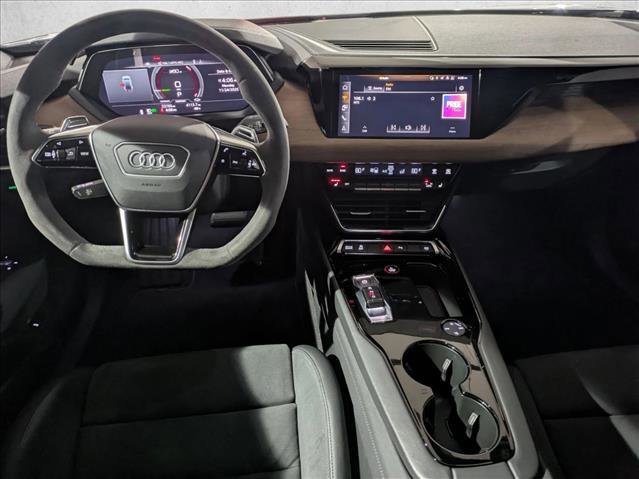 Used 2022 Audi e-tron GT Premium Plus image 19